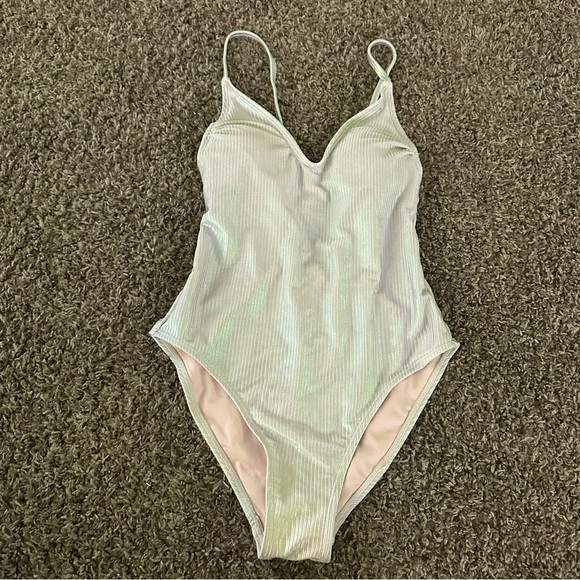 Holographic/Metalic swimsuit - Picture 2 of 8